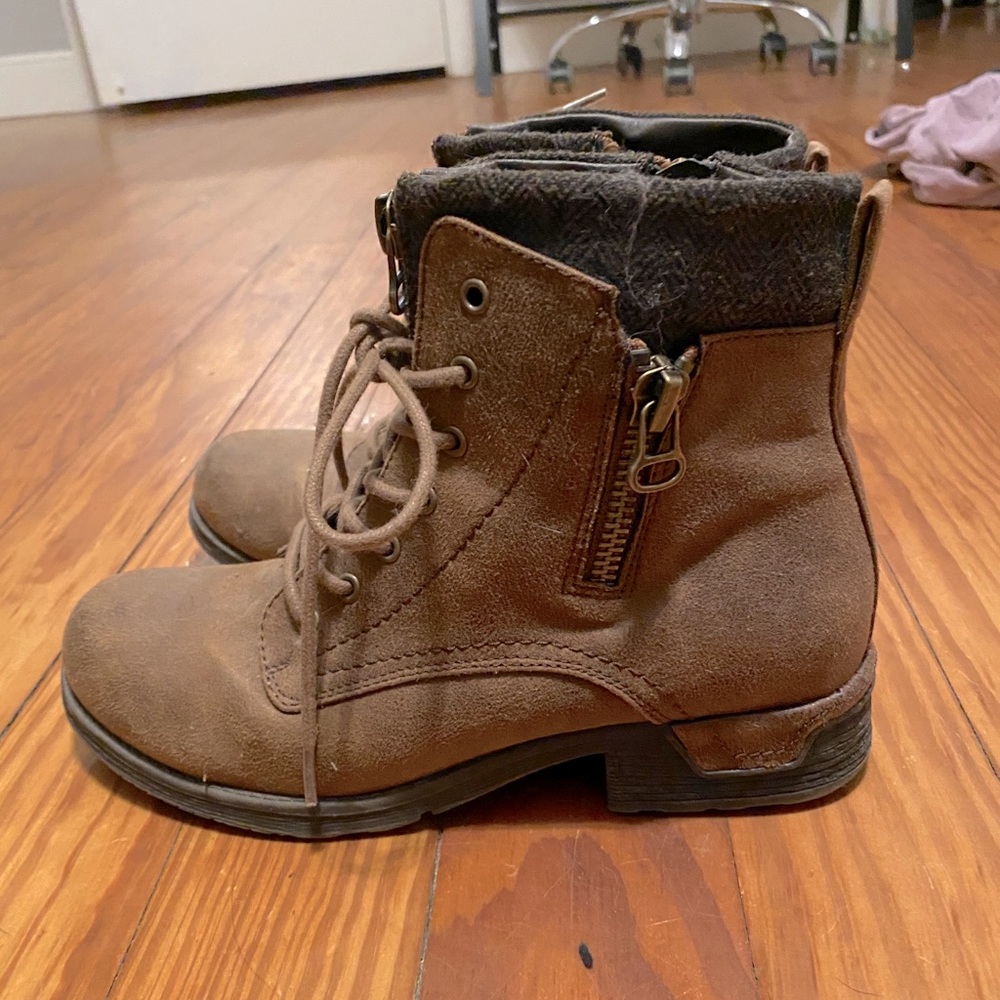 Combat boots